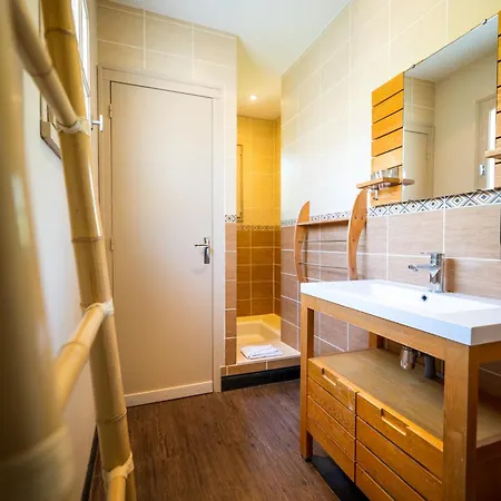 Le Peu Breton Hotel 3*