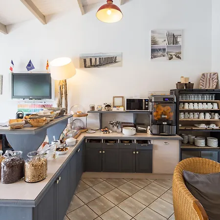 Le Peu Breton Hotel 3*