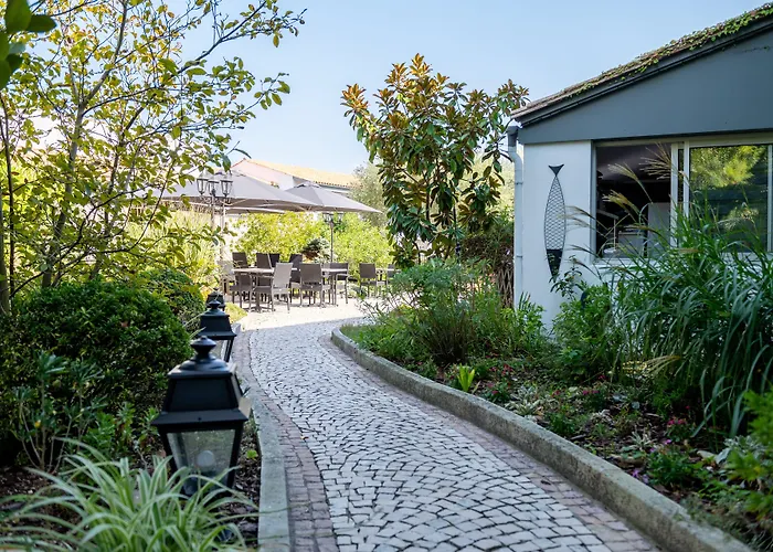 Le Peu Breton Hotel 3*